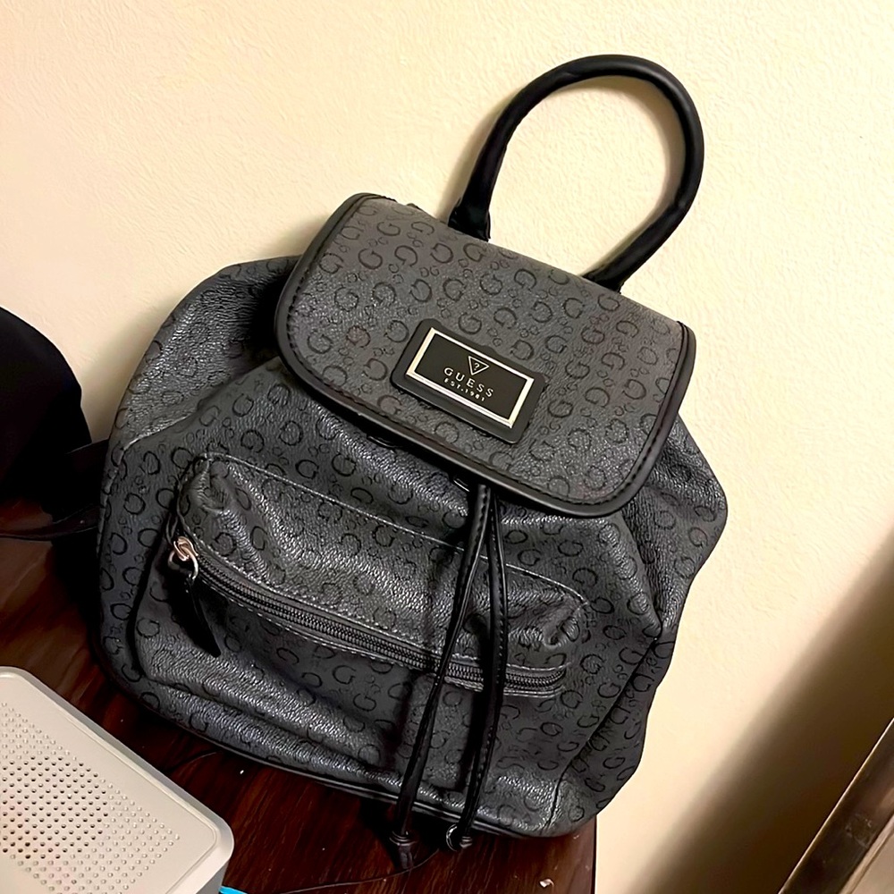 GUESS backpack/ purse 🐯
